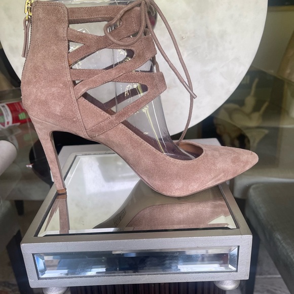 Nine West 8.5 women’s shoes .. Heels are 3.5 inches - Picture 2 of 4